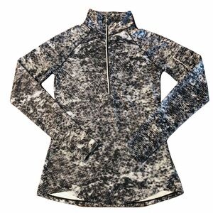 UNDER ARMOUR - WOMENS BLACK & WHITE PULLOVER